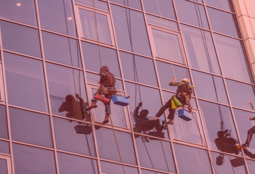 خدمة تنظيف واجهات المباني (سوبرمان)